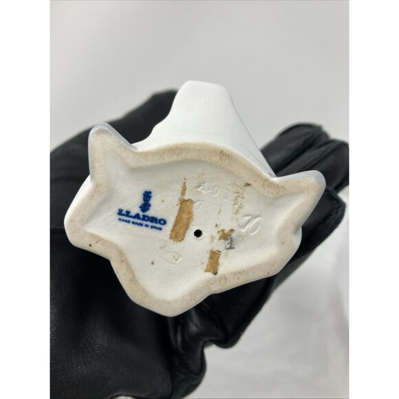 Lladro Girl In Nightgown Stretching Figurine 4872 Glossy Finish Spain - Picture 6 of 16